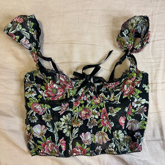 SET: 32B corset bra with size small matching panties - Picture 6 of 6